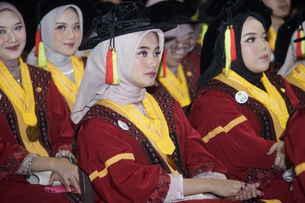 WISUDA UNPAD GOL. 1 TA 2023-2024 LIPUTAN SESI 3 (29)