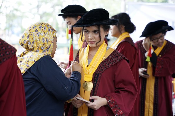 WISUDA UNPAD GOL. 1 TA 2023-2024 LIPUTAN SESI 3 (38)