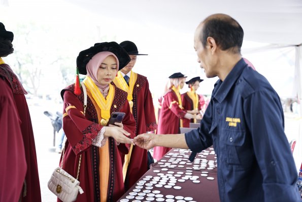 WISUDA UNPAD GOL. 1 TA 2023-2024 LIPUTAN SESI 3 (43)