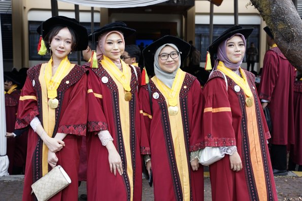 WISUDA UNPAD GOL. 1 TA 2023-2024 LIPUTAN SESI 3 (44)