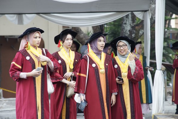 WISUDA UNPAD GOL. 1 TA 2023-2024 LIPUTAN SESI 3 (5)