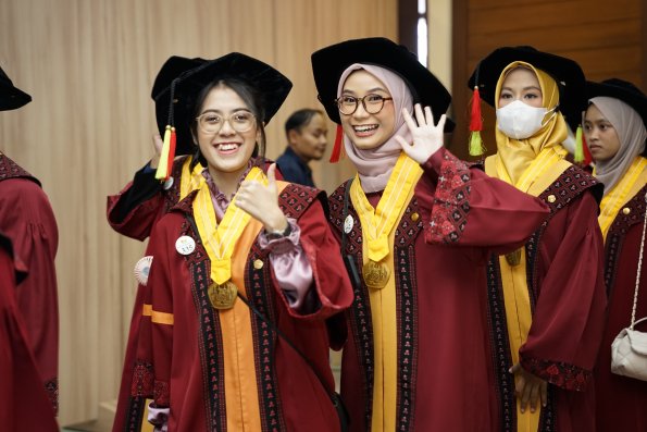 WISUDA UNPAD GOL. 1 TA 2023-2024 LIPUTAN SESI 3 (53)