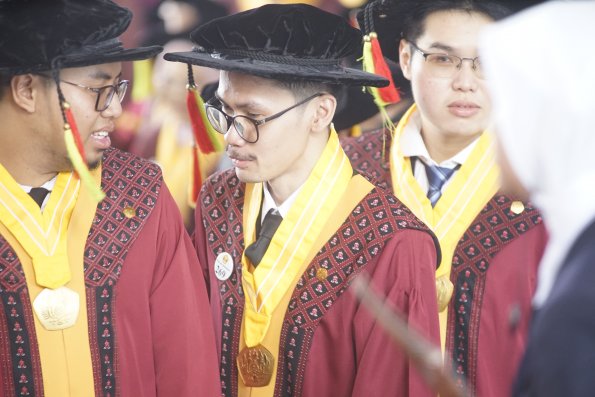 WISUDA UNPAD GOL. 1 TA 2023-2024 LIPUTAN SESI 3 (6)