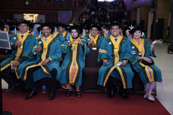 WISUDA UNPAD GOL. 1 TA 2023-2024 LIPUTAN SESI 3 (64)