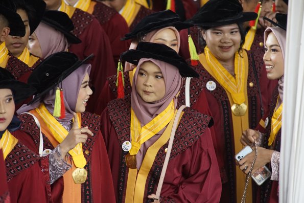 WISUDA UNPAD GOL. 1 TA 2023-2024 LIPUTAN SESI 3 (8)