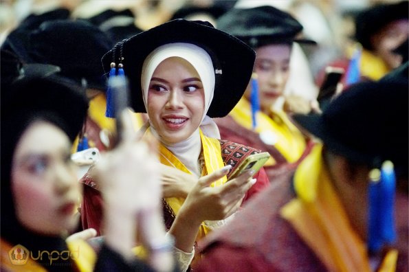 LIPUTAN WISUDA UNPAD GOL 1 TA 2023-2024 SESI IV (23)