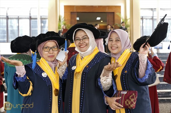 LIPUTAN WISUDA UNPAD GOL 1 TA 2023-2024 SESI IV (30)