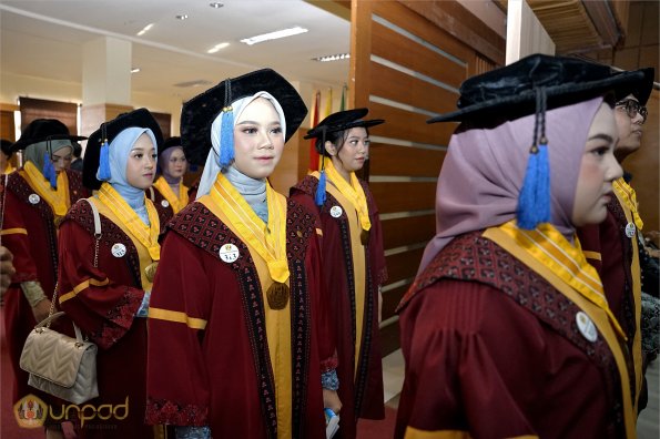 LIPUTAN WISUDA UNPAD GOL 1 TA 2023-2024 SESI IV (40)