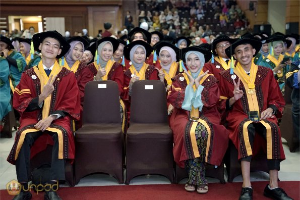LIPUTAN WISUDA UNPAD GOL 1 TA 2023-2024 SESI IV (45)