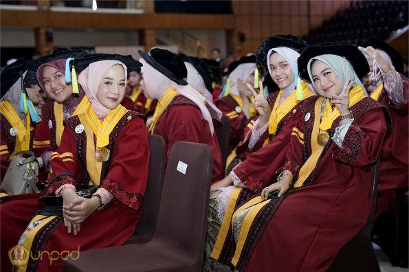 LIPUTAN WISUDA UNPAD GOL 1 TA 2023-2024 SESI IV (48)