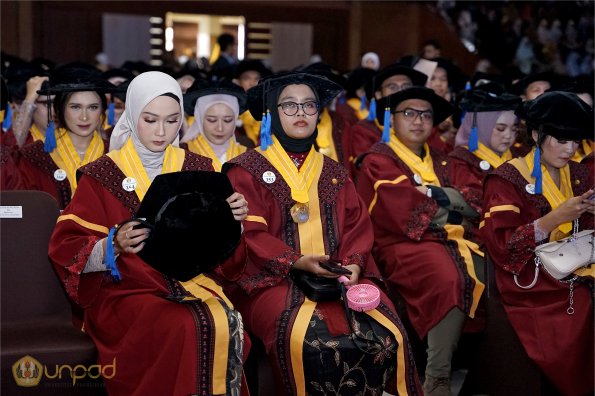 LIPUTAN WISUDA UNPAD GOL 1 TA 2023-2024 SESI IV (51)