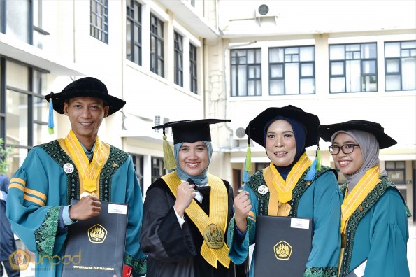 LIPUTAN WISUDA UNPAD GOL 1 TA 2023-2024 SESI IV (99)