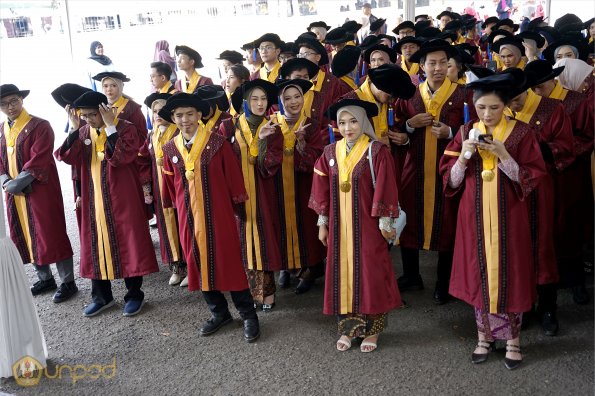 LIPUTAN WISUDA UNPAD GOL 1 TA 2023-2024 SESI V (16)