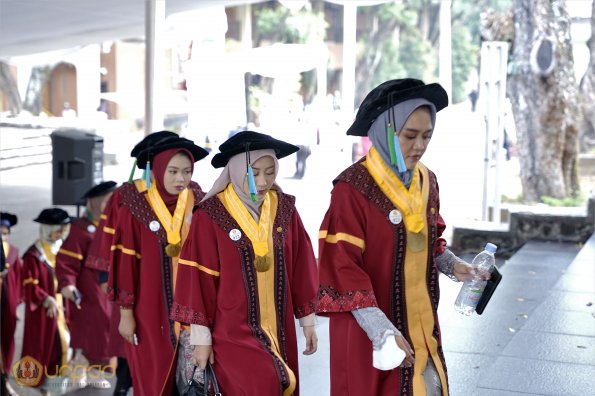 LIPUTAN WISUDA UNPAD GOL 1 TA 2023-2024 SESI V (19)