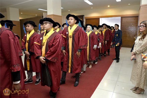 LIPUTAN WISUDA UNPAD GOL 1 TA 2023-2024 SESI V (24)