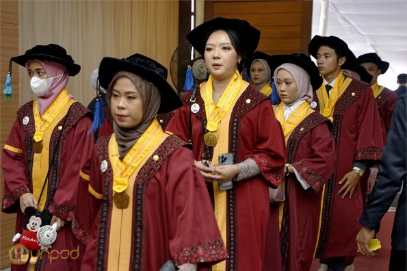 LIPUTAN WISUDA UNPAD GOL 1 TA 2023-2024 SESI V (27)