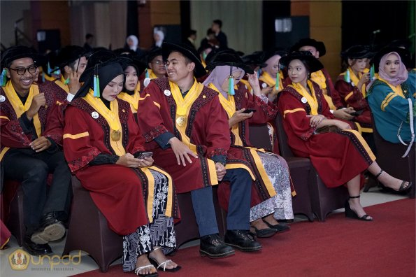LIPUTAN WISUDA UNPAD GOL 1 TA 2023-2024 SESI V (31)