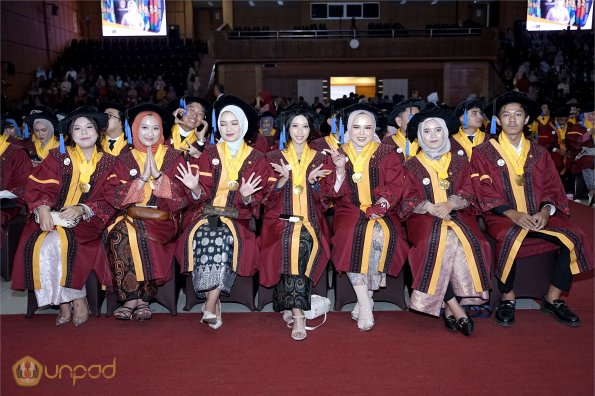 LIPUTAN WISUDA UNPAD GOL 1 TA 2023-2024 SESI V (33)