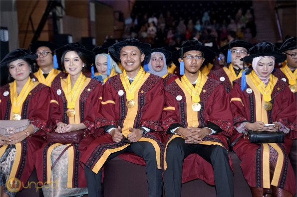 LIPUTAN WISUDA UNPAD GOL 1 TA 2023-2024 SESI V (36)
