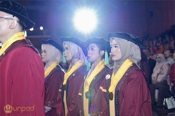 LIPUTAN WISUDA UNPAD GOL 1 TA 2023-2024 SESI V (47)
