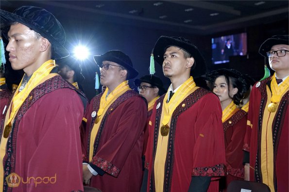LIPUTAN WISUDA UNPAD GOL 1 TA 2023-2024 SESI V (49)