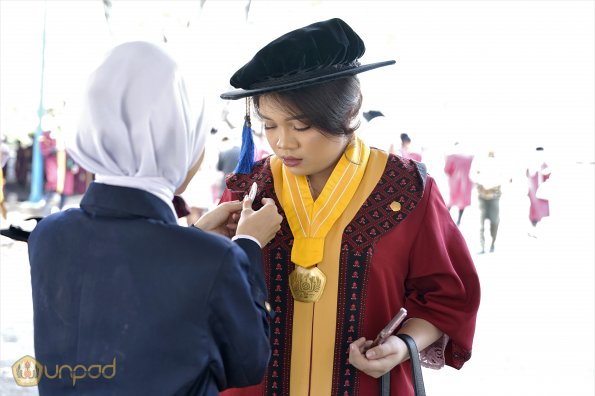 LIPUTAN WISUDA UNPAD GOL 1 TA 2023-2024 SESI V (5)