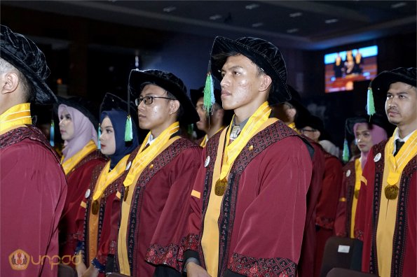 LIPUTAN WISUDA UNPAD GOL 1 TA 2023-2024 SESI V (50)