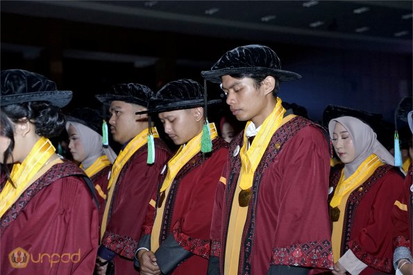 LIPUTAN WISUDA UNPAD GOL 1 TA 2023-2024 SESI V (53)