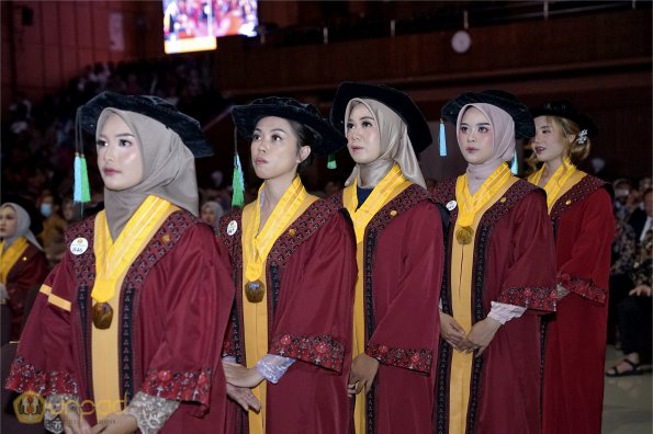 LIPUTAN WISUDA UNPAD GOL 1 TA 2023-2024 SESI V (58)