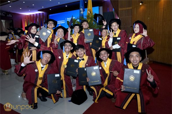 LIPUTAN WISUDA UNPAD GOL 1 TA 2023-2024 SESI V (69)