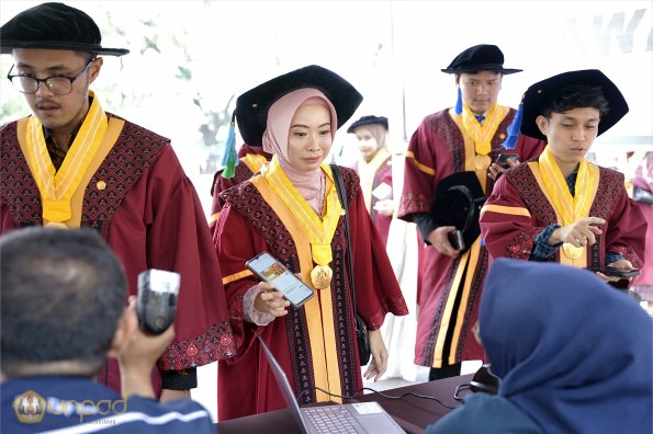 LIPUTAN WISUDA UNPAD GOL 1 TA 2023-2024 SESI V (8)