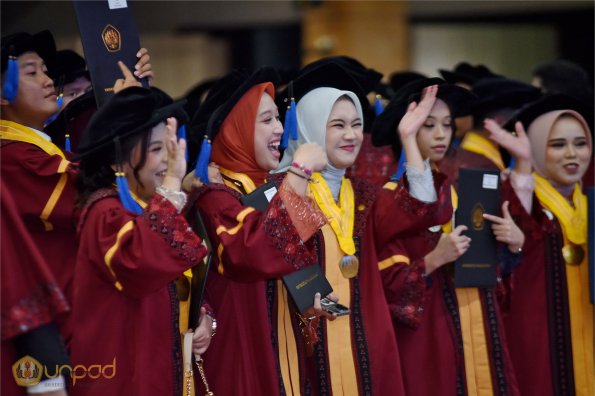 LIPUTAN WISUDA UNPAD GOL 1 TA 2023-2024 SESI V (83)