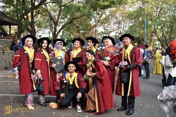 LIPUTAN WISUDA UNPAD GOL 1 TA 2023-2024 SESI V (96)