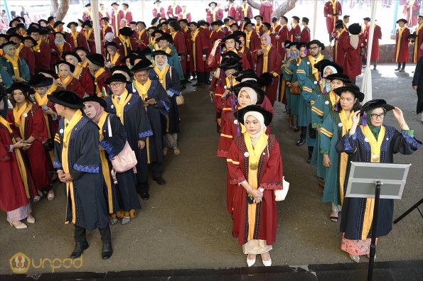LIPUTAN WISUDA UNPAD GOL 1 TA 2023-2024 SESI VI (11)