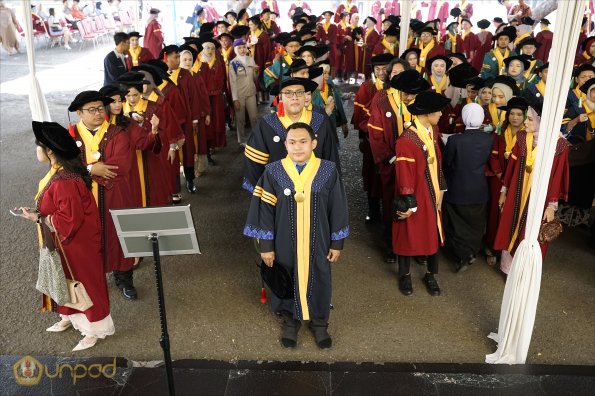 LIPUTAN WISUDA UNPAD GOL 1 TA 2023-2024 SESI VI (12)