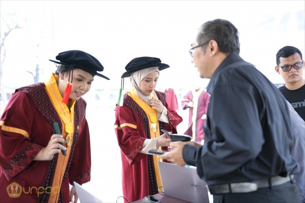 LIPUTAN WISUDA UNPAD GOL 1 TA 2023-2024 SESI VI (2)