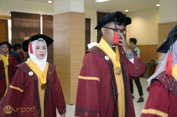 LIPUTAN WISUDA UNPAD GOL 1 TA 2023-2024 SESI VI (24)