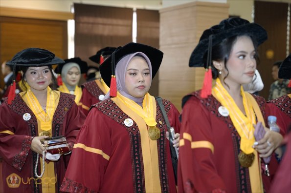 LIPUTAN WISUDA UNPAD GOL 1 TA 2023-2024 SESI VI (25)