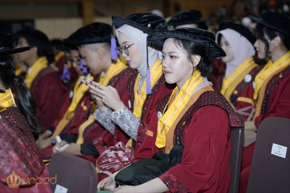 LIPUTAN WISUDA UNPAD GOL 1 TA 2023-2024 SESI VI (29)