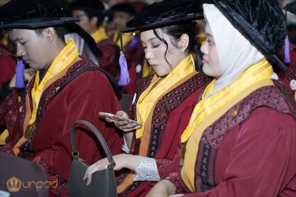 LIPUTAN WISUDA UNPAD GOL 1 TA 2023-2024 SESI VI (30)