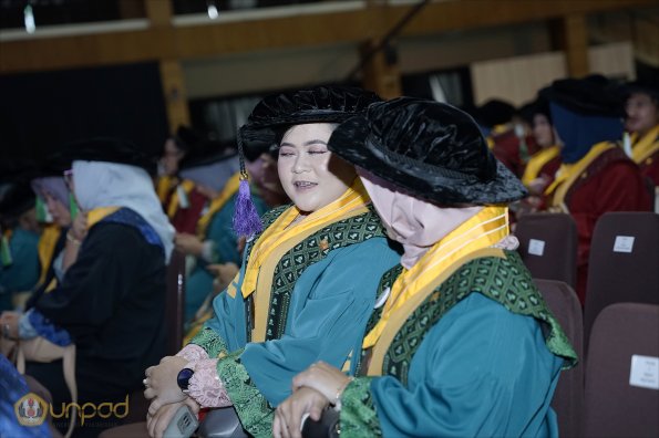LIPUTAN WISUDA UNPAD GOL 1 TA 2023-2024 SESI VI (34)