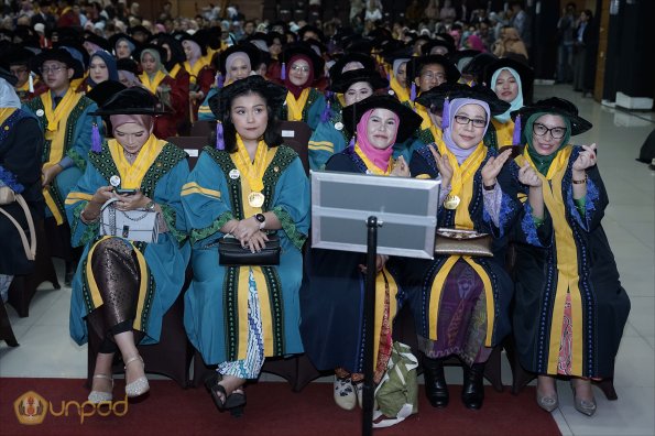 LIPUTAN WISUDA UNPAD GOL 1 TA 2023-2024 SESI VI (35)