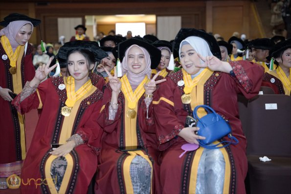 LIPUTAN WISUDA UNPAD GOL 1 TA 2023-2024 SESI VI (38)