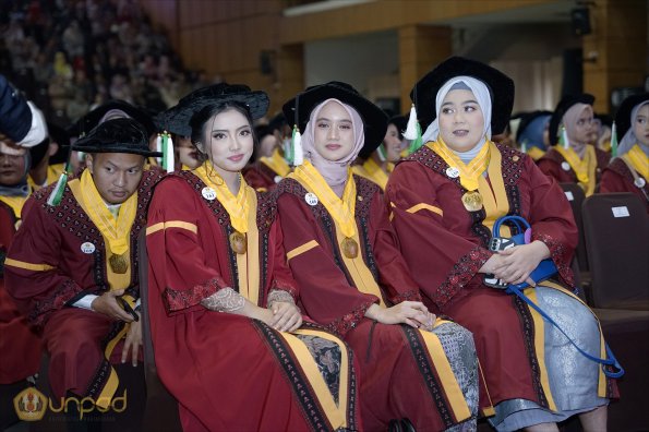 LIPUTAN WISUDA UNPAD GOL 1 TA 2023-2024 SESI VI (39)