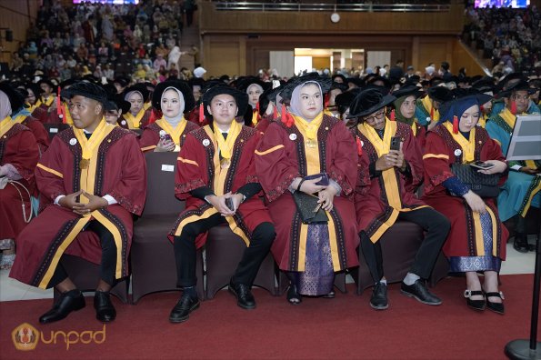 LIPUTAN WISUDA UNPAD GOL 1 TA 2023-2024 SESI VI (42)