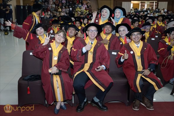 LIPUTAN WISUDA UNPAD GOL 1 TA 2023-2024 SESI VI (43)