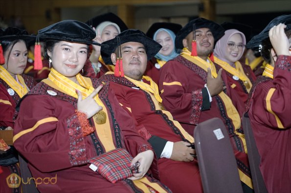 LIPUTAN WISUDA UNPAD GOL 1 TA 2023-2024 SESI VI (44)