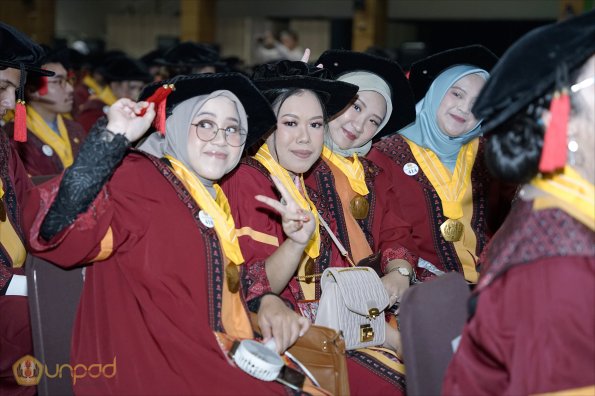 LIPUTAN WISUDA UNPAD GOL 1 TA 2023-2024 SESI VI (45)