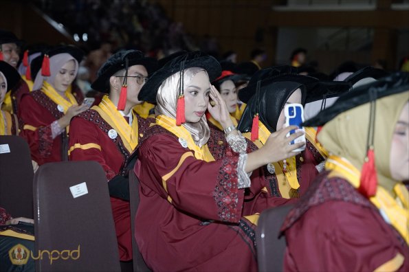 LIPUTAN WISUDA UNPAD GOL 1 TA 2023-2024 SESI VI (47)