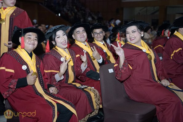 LIPUTAN WISUDA UNPAD GOL 1 TA 2023-2024 SESI VI (49)